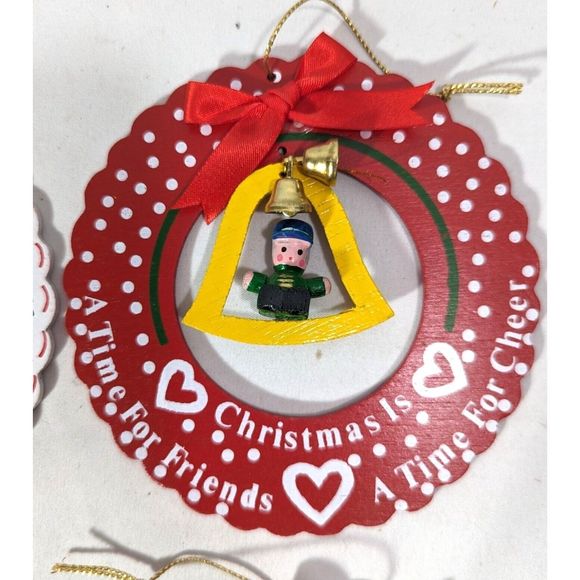 Vintage 1985 Christmas Ornaments 4-Piece Hearts Figurines Red Bows Round Wood - Picture 5 of 6
